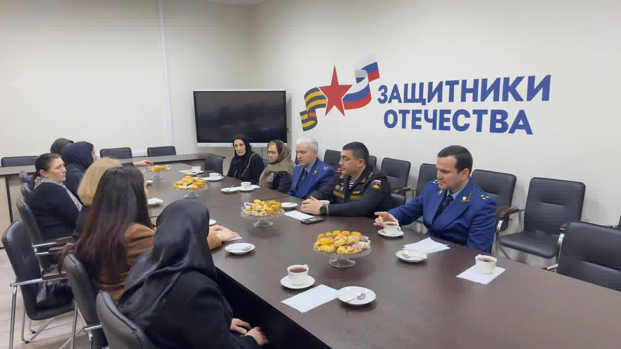 Заместитель прокурора Республики Дагестан Сергей Антонов принял участие в работе круглого стола в филиале фонда «Защитники Отечества» по Республике Дагестан, посвящённого Дню матери Заместитель прокурора Республики Дагестан Сергей Антонов принял участие в работе круглого стола в филиале фонда «Защитники Отечества» по Республике Дагестан, посвящённого Дню матери