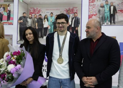 На стадионе «Труд» в Махачкале состоялось чествование дагестанских тхэквондистов – триумфаторов Сурдлимпийских игр в Токио Мадины Сатушиевой и Шамиля Исакова