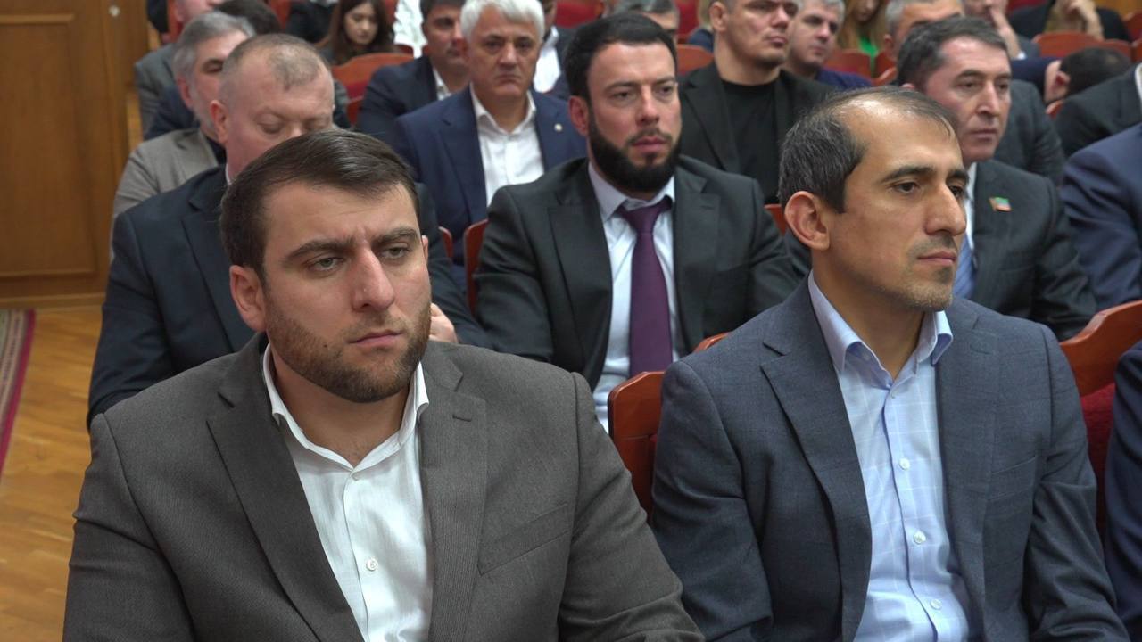 В Махачкале состоялась очередная сессия Собрания депутатов 4-го созыва В Махачкале состоялась очередная сессия Собрания депутатов 4-го созыва