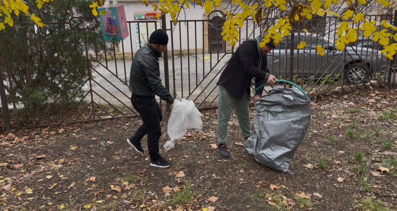 Коллектив Управления административно -технической инспекции проводили санитарные работы в рамках общегородского субботника в парке воинов-интернационалистов Коллектив Управления административно -технической инспекции проводили санитарные работы в рамках общегородского субботника в парке воинов-интернационалистов