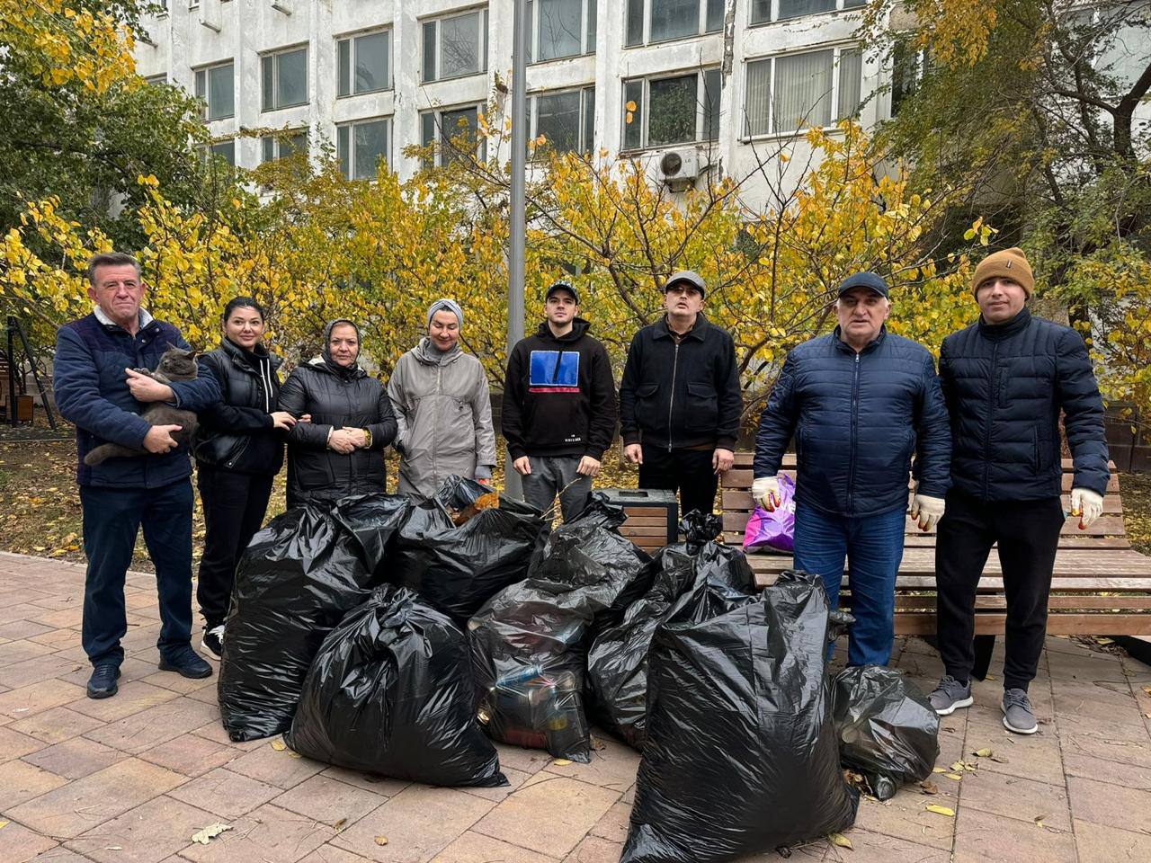 Редакция «Махачкалинских известий» также вышла на общегородской субботник