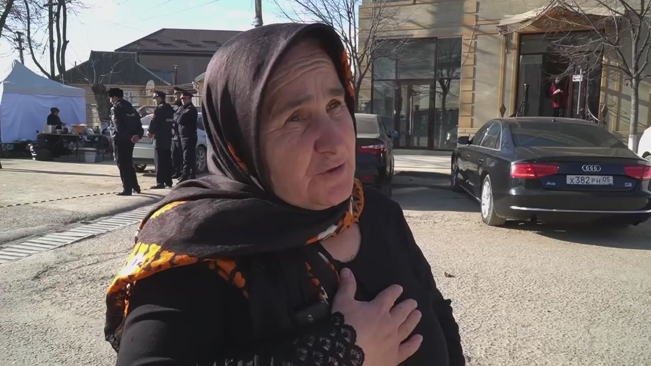 Вы только посмотрите, с какой любовью эта женщина говорит о своем родном районе, о родном селе