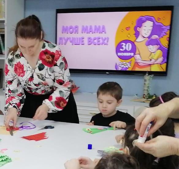 Мастер-класс «Букет для мамы» в рамках подготовки к Дню матери