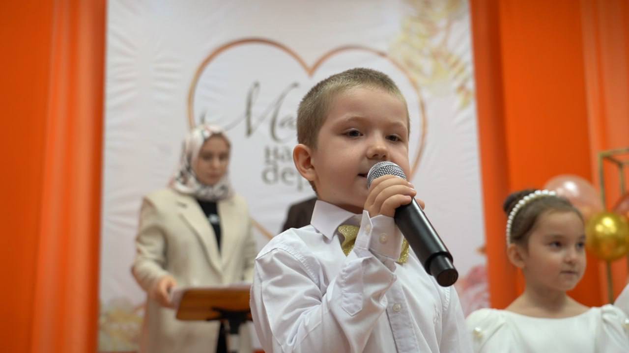 Поздравления с Днем матери прозвучали в детском саду Хасавюрта Поздравления с Днем матери прозвучали в детском саду Хасавюрта