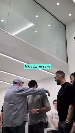          UFC 322   Land Rover Defender    