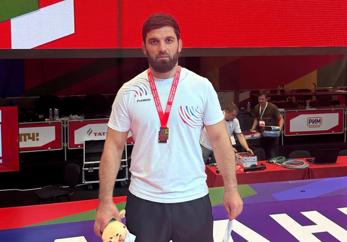 Дагестанец Гази Халилов завоевал серебряную медаль на чемпионате мира по борьбе на поясах, который проходил в городе Эль-Фуджайра (ОАЭ)