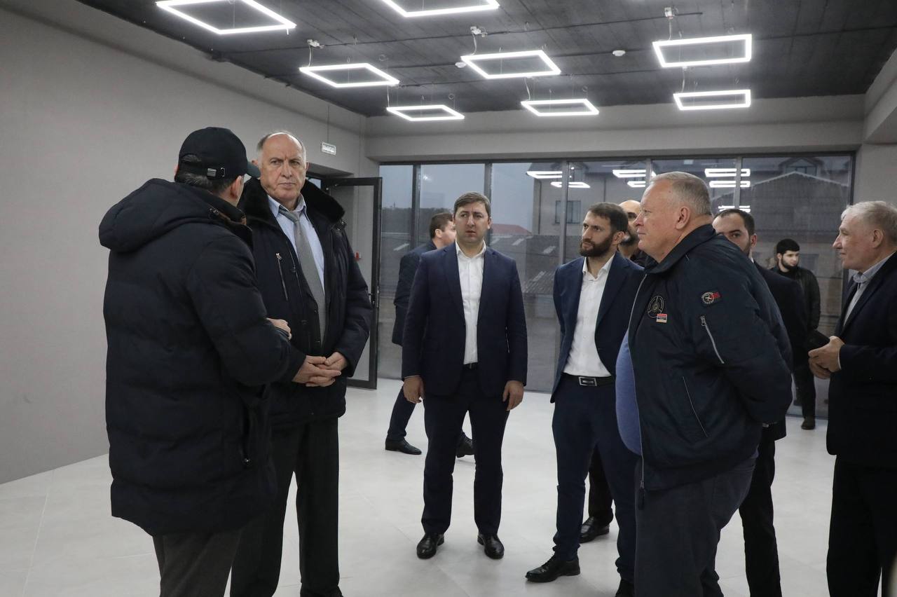 Абдулмуслим Абдулмуслимов осмотрел площадку будущего Ситуационного центра в Каспийске
