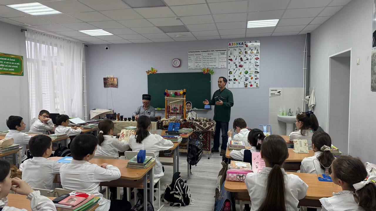 Школы Махачкалы и Каспийска погрузились в атмосферу народных промыслов Дагестана