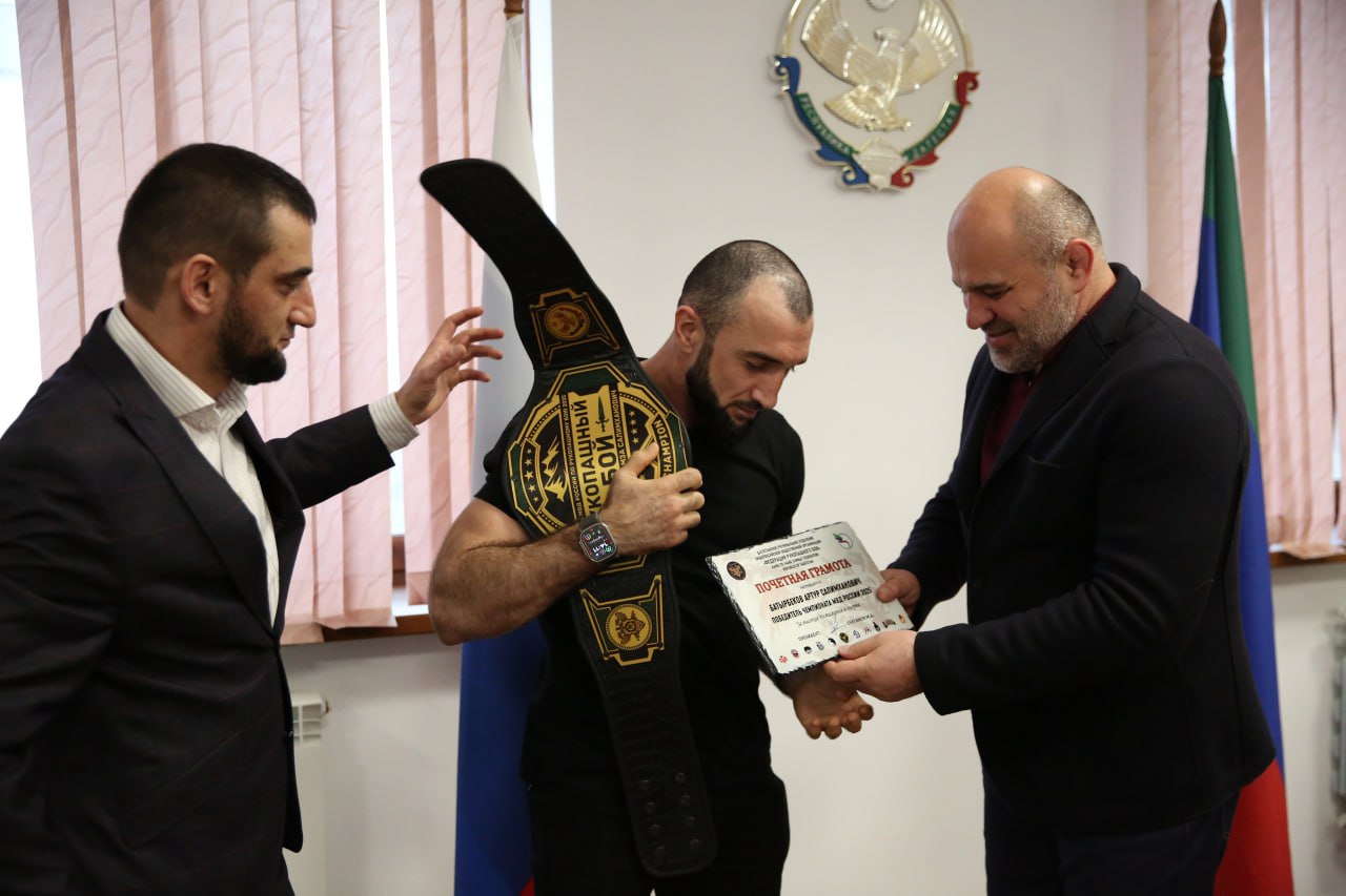 Федерация рукопашного боя Дагестана провела церемонию награждения спортсменов, отличившихся в соревнованиях всероссийского уровня среди силовых структур Федерация рукопашного боя Дагестана провела церемонию награждения спортсменов, отличившихся в соревнованиях всероссийского уровня среди силовых структур