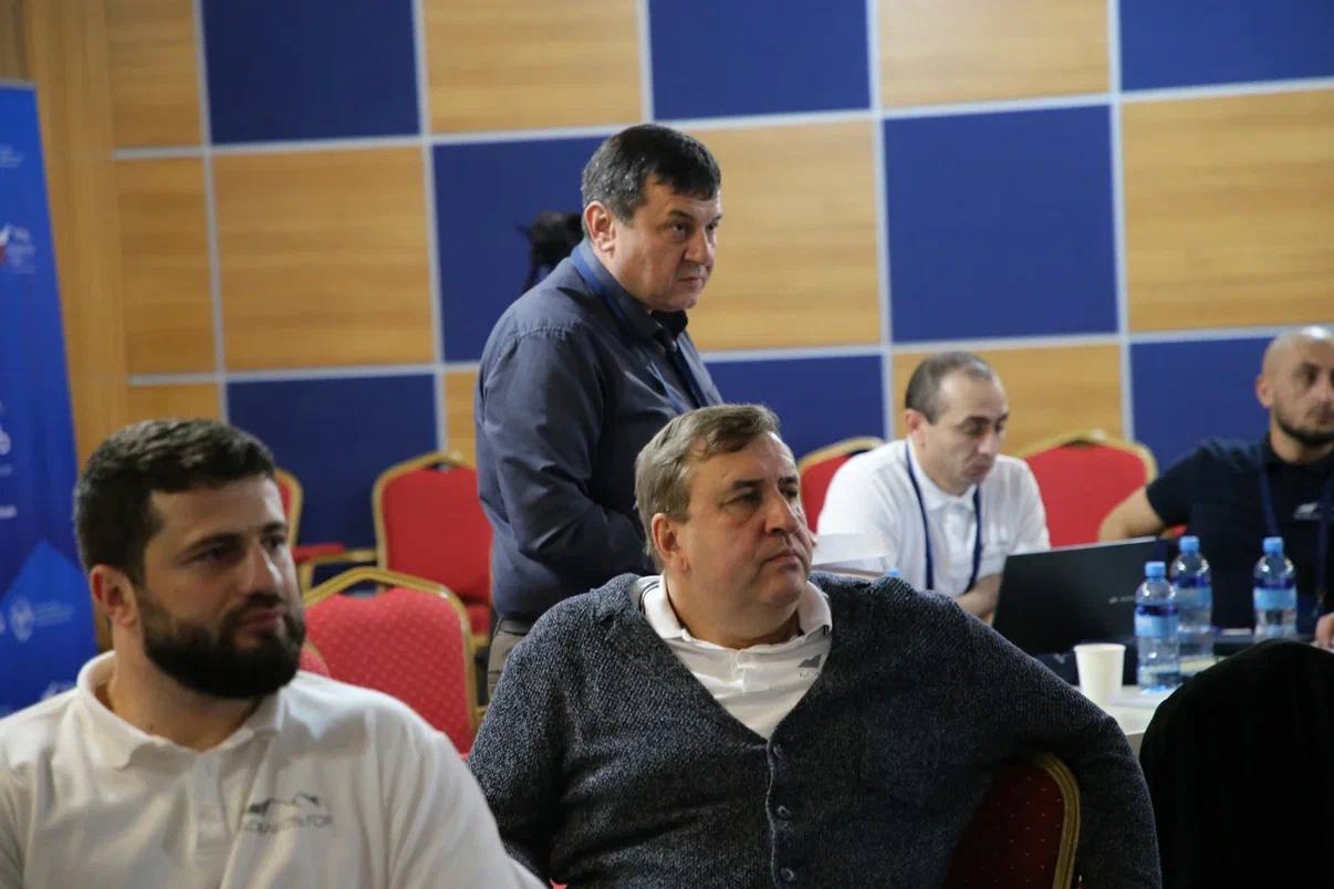 В рамках образовательного семинара программы «Доблесть гор» участники смогли в неформальной обстановке задать вопросы Министру экономики и территориального развития Республики Дагестан Гаджи Султанову В рамках образовательного семинара программы «Доблесть гор» участники смогли в неформальной обстановке задать вопросы Министру экономики и территориального развития Республики Дагестан Гаджи Султанову