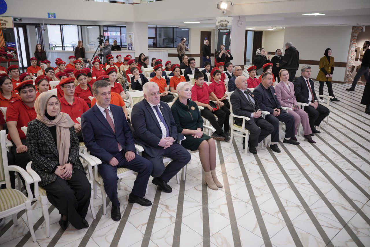 Председатели комитетов НС РД Елена Павлюченко и Мурат Пайзулаев посетили открытие мультимедийной выставки «Свидетели Великой Победы», которое прошло в Историческом парке «Россия – моя история»