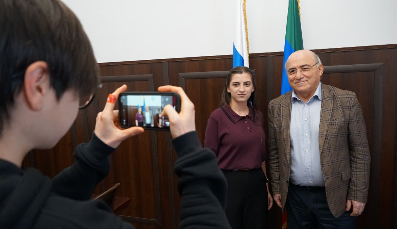 В Избиркоме Дагестана рассказали студентам ДГУНХ о современных выборах В Избиркоме Дагестана рассказали студентам ДГУНХ о современных выборах