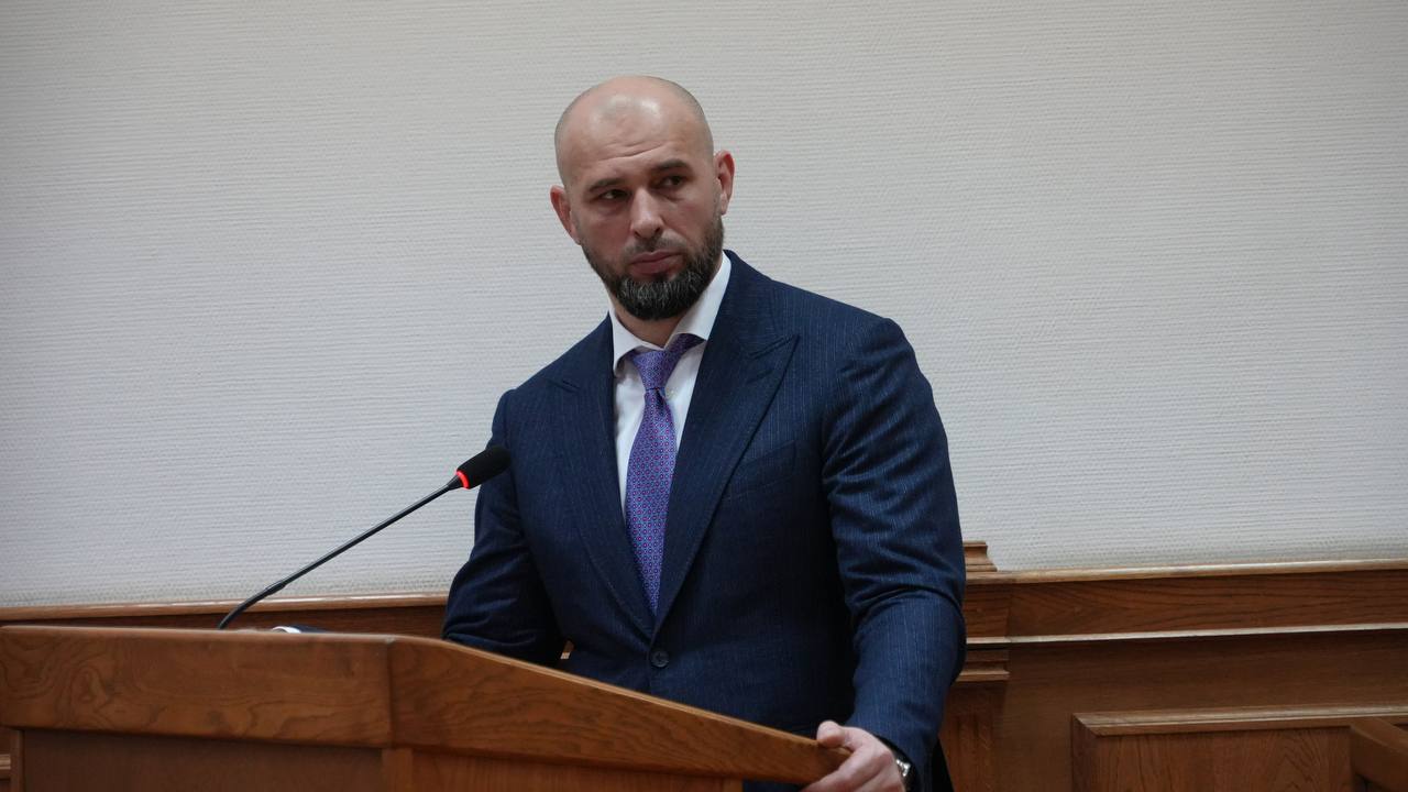 В своём докладе Гаджимурад Муртузалиев представил основные результаты работы по развитию транспортной инфраструктуры Махачкалы