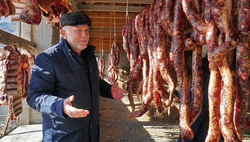 С холодами веранды домов в дагестанском селе Ансалта становятся похожи на виноградники в сезон урожая