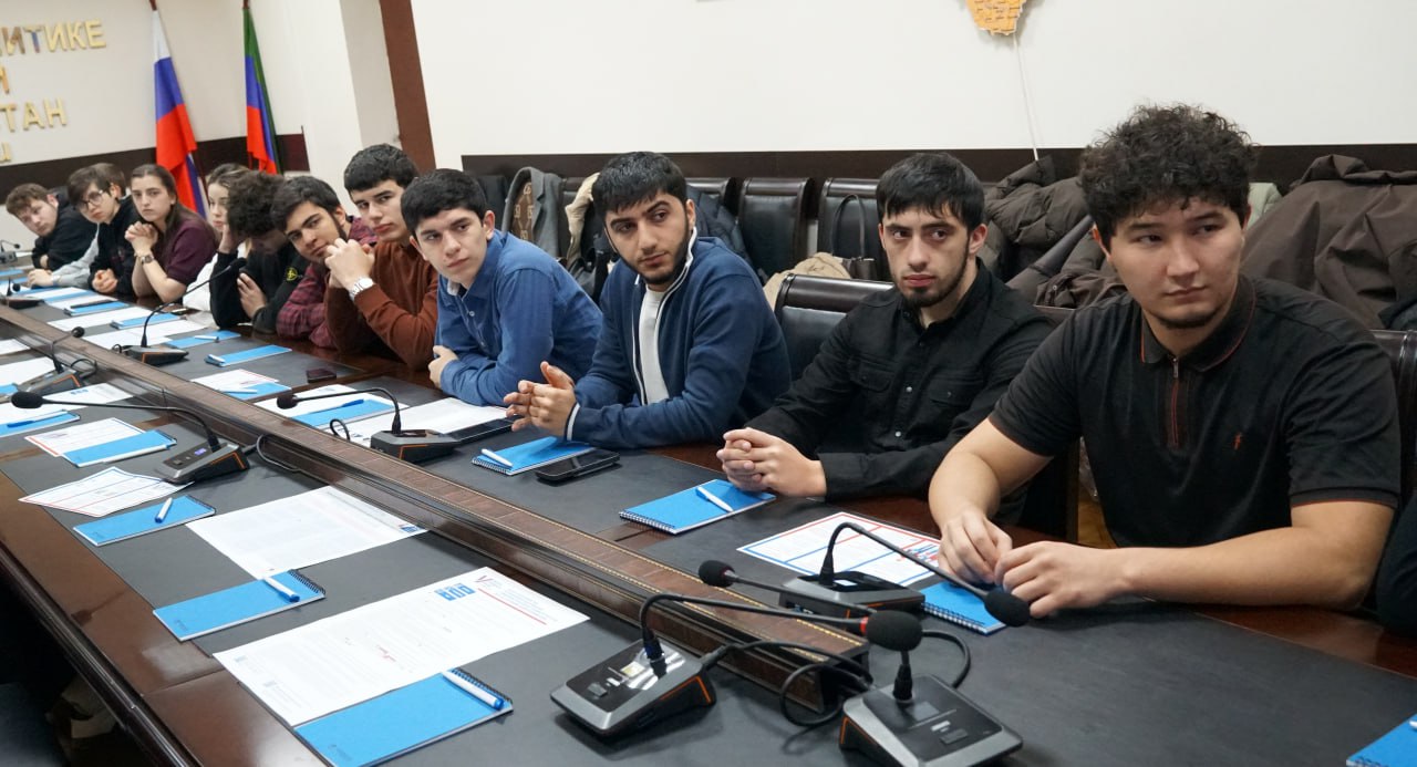 В Избиркоме Дагестана рассказали студентам ДГУНХ о современных выборах В Избиркоме Дагестана рассказали студентам ДГУНХ о современных выборах