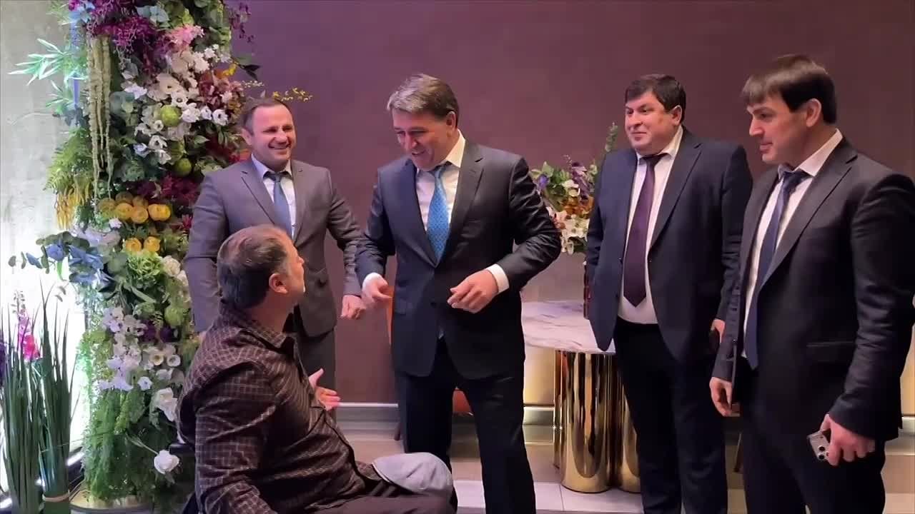 Глава Махачкалы Джамбулат Салавов прибыл на праздничное мероприятие, приуроченное к Международному дню людей с ограниченными возможностями здоровья
