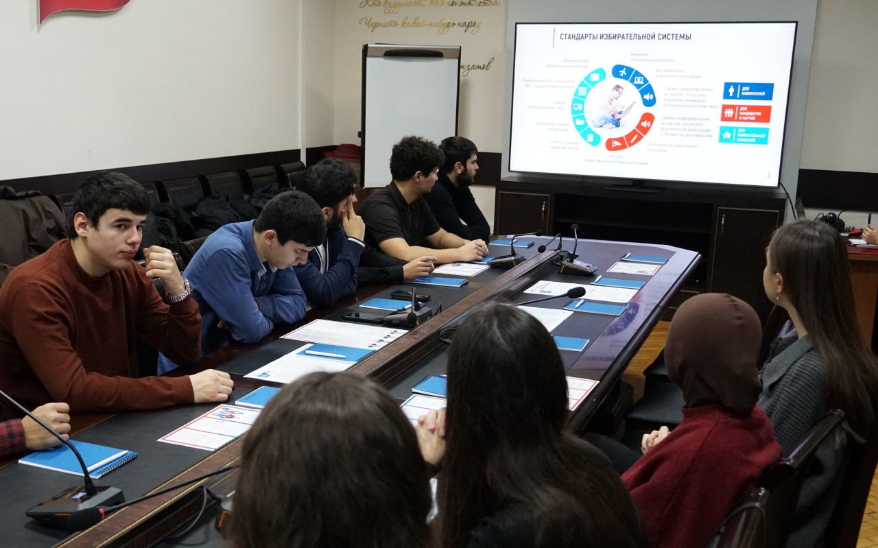 В Избиркоме Дагестана рассказали студентам ДГУНХ о современных выборах В Избиркоме Дагестана рассказали студентам ДГУНХ о современных выборах