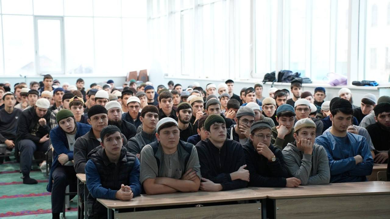 В Хасавюрте состоялось мероприятие по профилактике терроризма и экстремизма среди учащихся духовных образовательных организаций В Хасавюрте состоялось мероприятие по профилактике терроризма и экстремизма среди учащихся духовных образовательных организаций