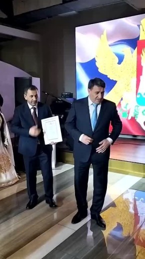 Глава Махачкалы Джамбулат Салавов наградил многих гостей мероприятия, посвящённого Международному дню людей с ограниченными возможностями здоровья