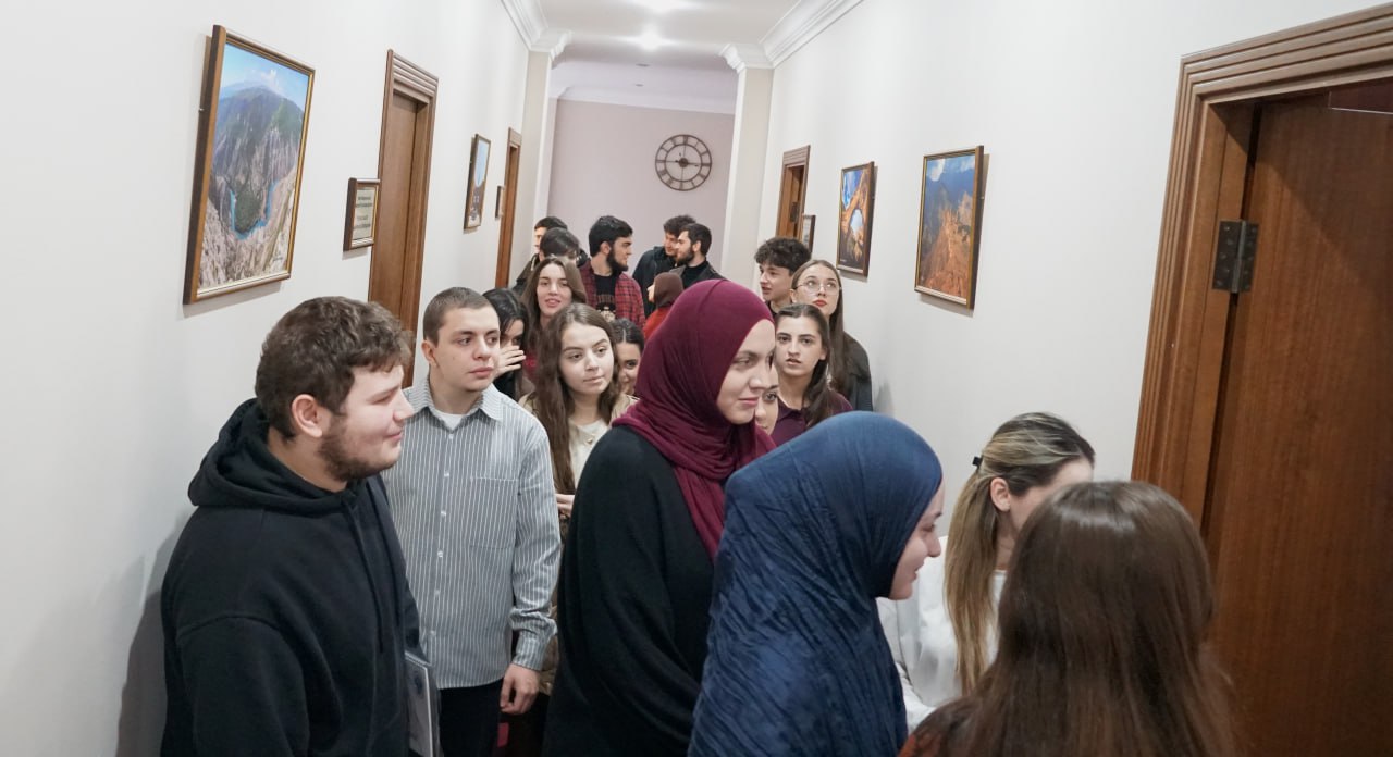 В Избиркоме Дагестана рассказали студентам ДГУНХ о современных выборах В Избиркоме Дагестана рассказали студентам ДГУНХ о современных выборах