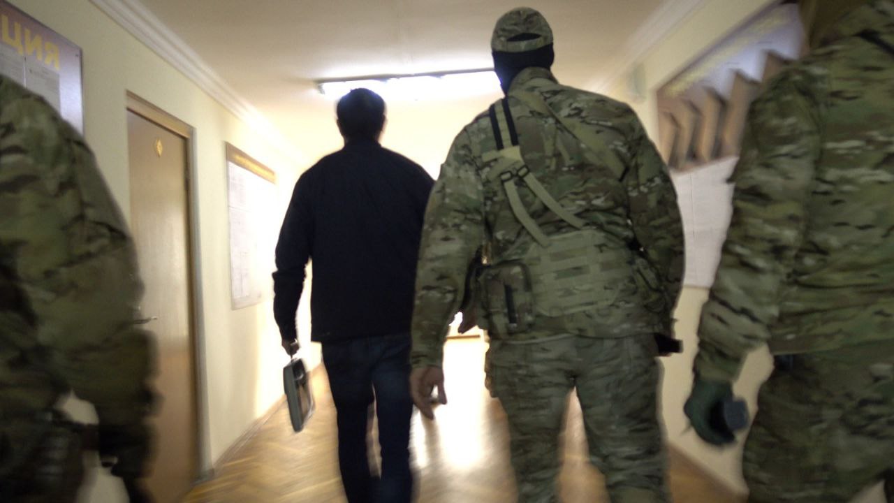 Экс-директор «Комплексный центр обслуживания населения» Хасавюртовского района Порсуков М.А. приговорен к 7 годам условно за присвоение 11 млн рублей, сообщает УФСБ по республике