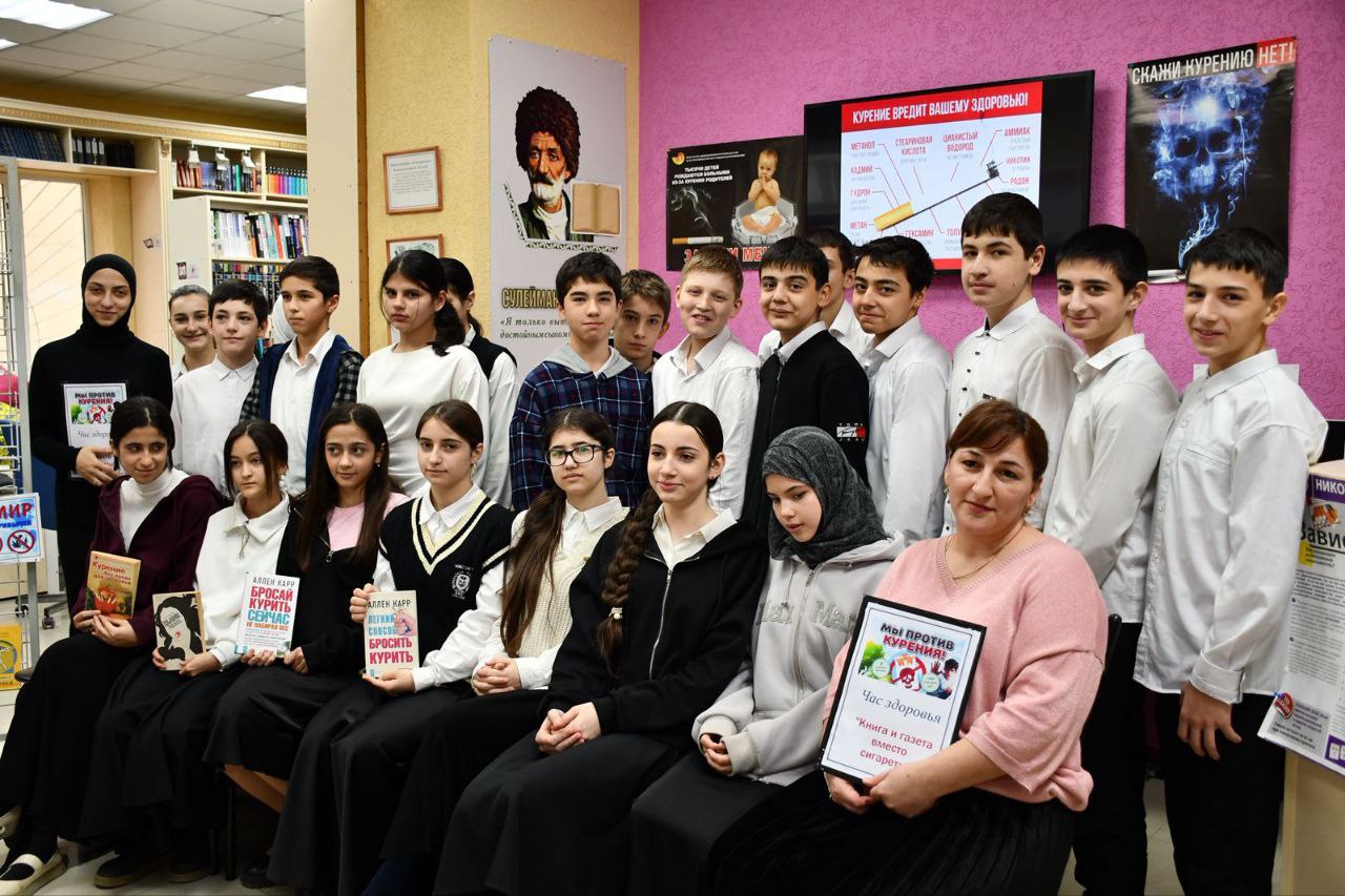 В Каспийске прошел час здоровья «Книга и газета вместо сигареты»