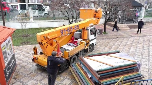 «Дом вверх дном» убирают с парка Ак-Гель