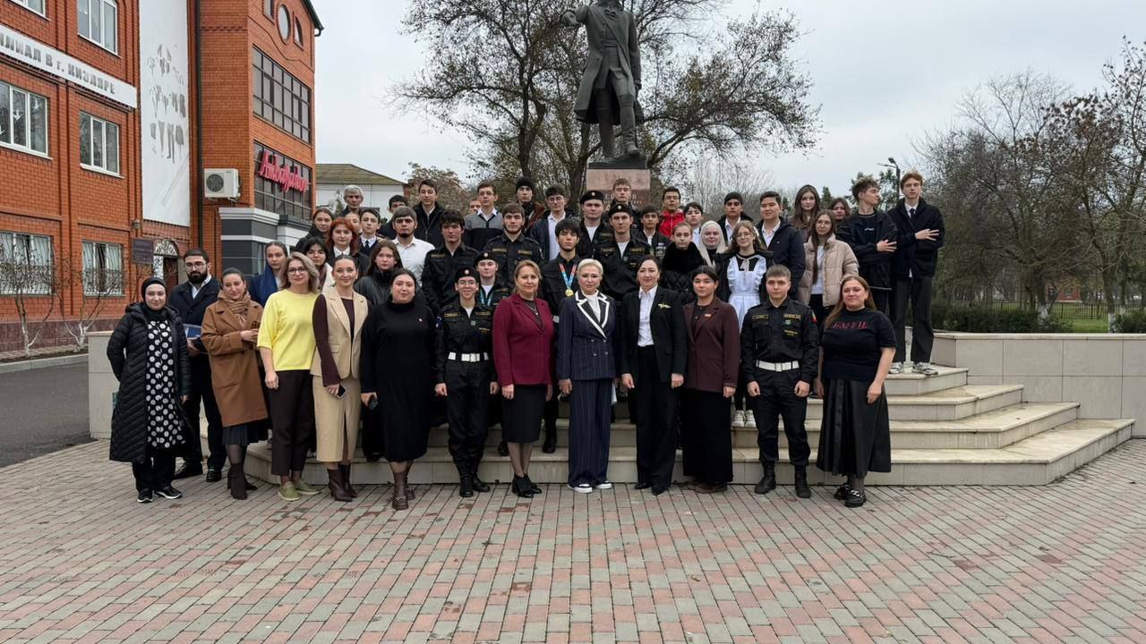 Председатель комитета НС РД Елена Павлюченко организовала встречу кизлярских активистов-школьников с командой «Батальон РПК» -финалистами Всероссийской военно-патриотической игры «Зарница 2.0» Председатель комитета НС РД Елена Павлюченко организовала встречу кизлярских активистов-школьников с командой «Батальон РПК» -финалистами Всероссийской военно-патриотической игры «Зарница 2.0»