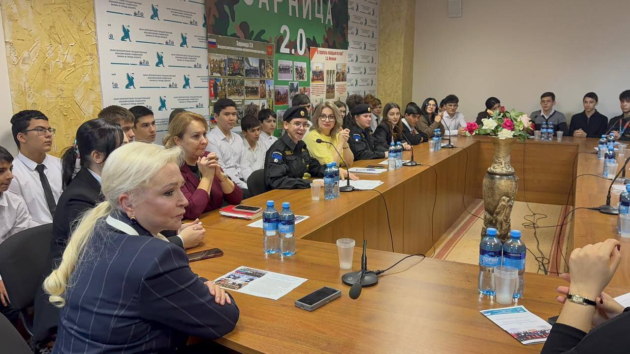 Председатель комитета НС РД Елена Павлюченко организовала встречу кизлярских активистов-школьников с командой «Батальон РПК» -финалистами Всероссийской военно-патриотической игры «Зарница 2.0» Председатель комитета НС РД Елена Павлюченко организовала встречу кизлярских активистов-школьников с командой «Батальон РПК» -финалистами Всероссийской военно-патриотической игры «Зарница 2.0»