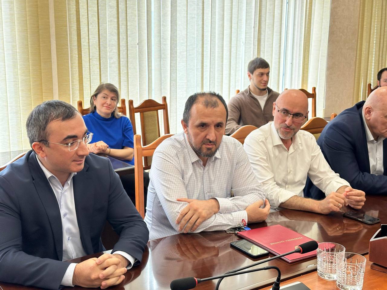 В Минэкономразвития Дагестана сегодня двойной праздник - мы чествуем наших уважаемых коллег-юбиляров! В Минэкономразвития Дагестана сегодня двойной праздник - мы чествуем наших уважаемых коллег-юбиляров!