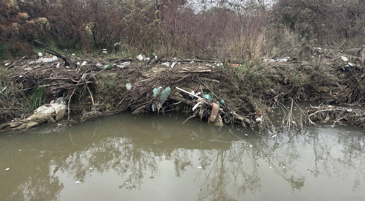 Специалисты Минприроды РД обследовали водоохранную зону реки Гамриозень в Каякентском районе