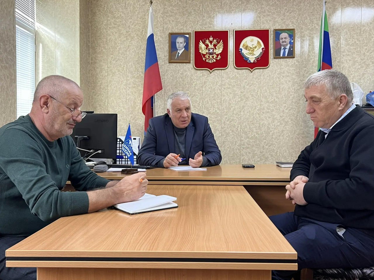 Депутаты продолжают принимать участие в декаде приема граждан Депутаты продолжают принимать участие в декаде приема граждан