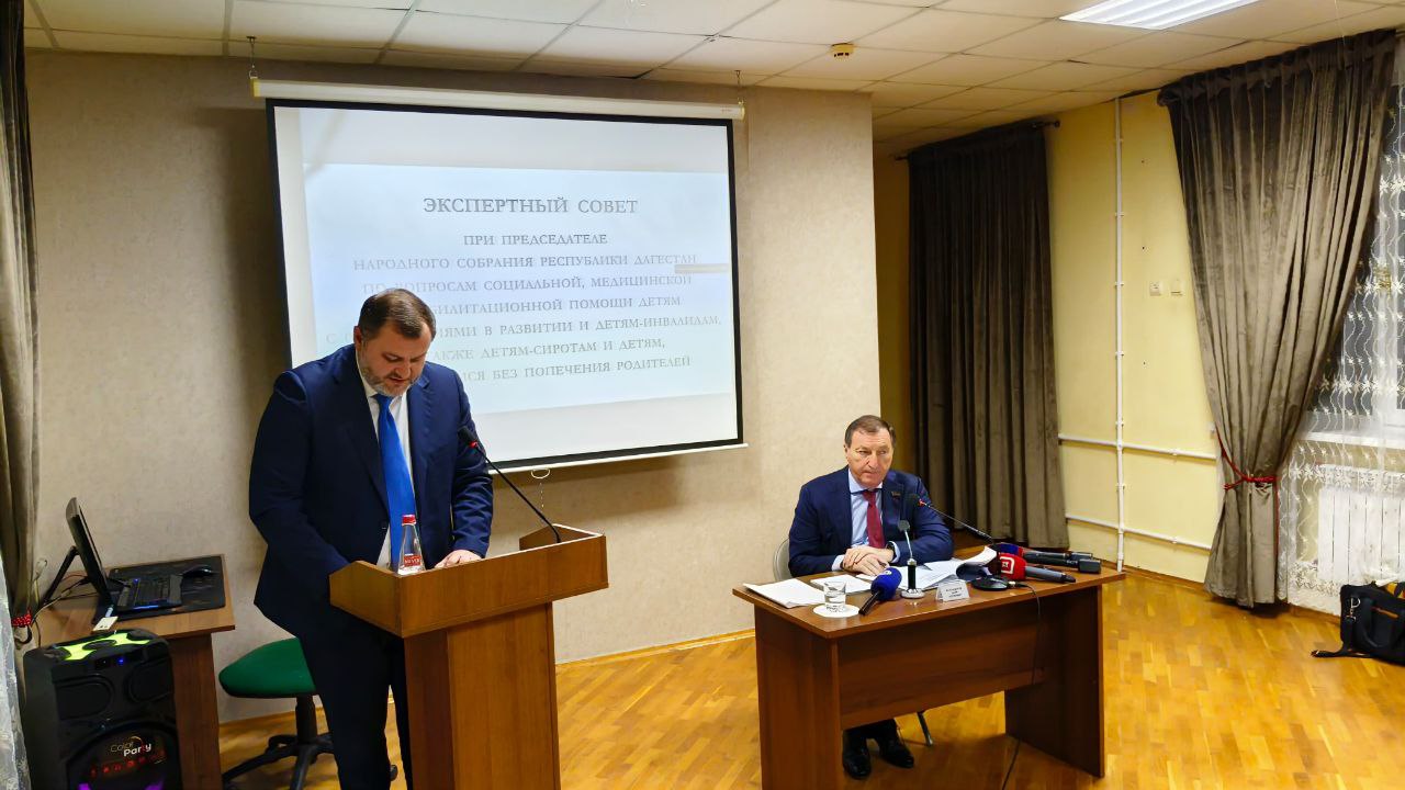 На медицинских аспектах этого же вопроса сделал акцент министр здравоохранения РД Ярослав Глазов На медицинских аспектах этого же вопроса сделал акцент министр здравоохранения РД Ярослав Глазов