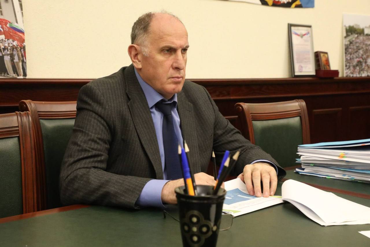 «Падение уровня Каспийского моря отрицательно влияет на прибрежный промысел, затрудняет выход в море рыбаков, особенно в северной части республики» «Падение уровня Каспийского моря отрицательно влияет на прибрежный промысел, затрудняет выход в море рыбаков, особенно в северной части республики»