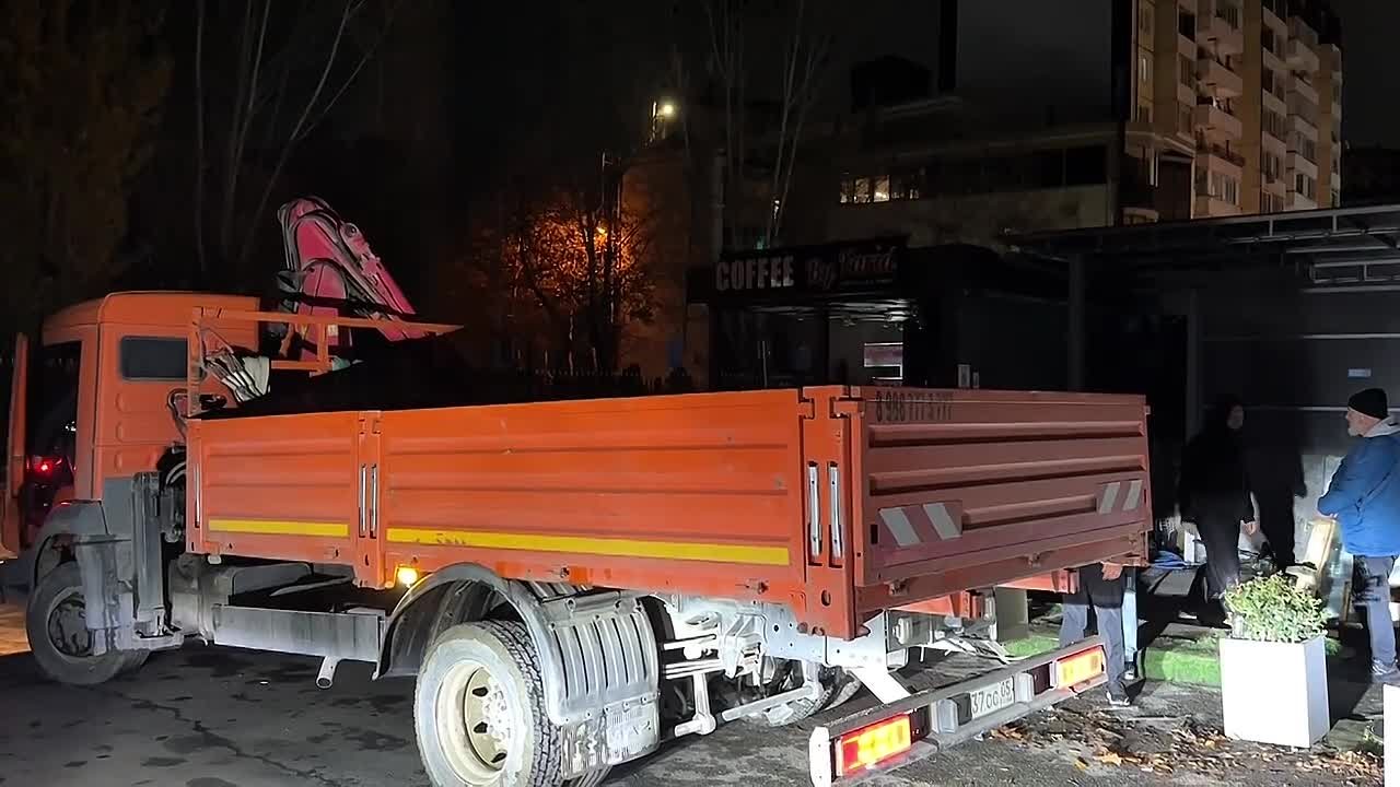 С территории, прилегающей к городской клинической больнице № 1, проводится комплексная работа по демонтажу нестационарных торговых объектов