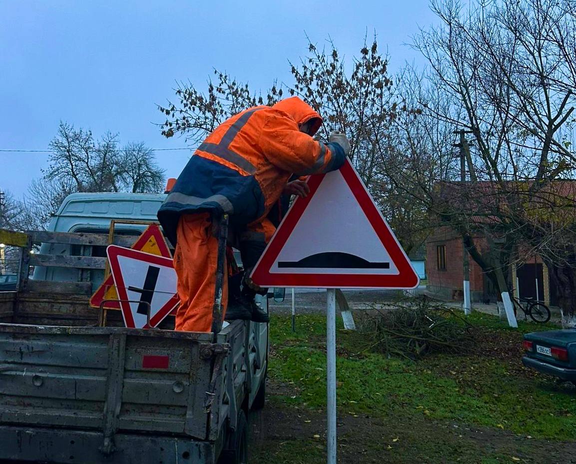 Дорожники Дагестана продолжают работы по благоустройству дорог Дорожники Дагестана продолжают работы по благоустройству дорог