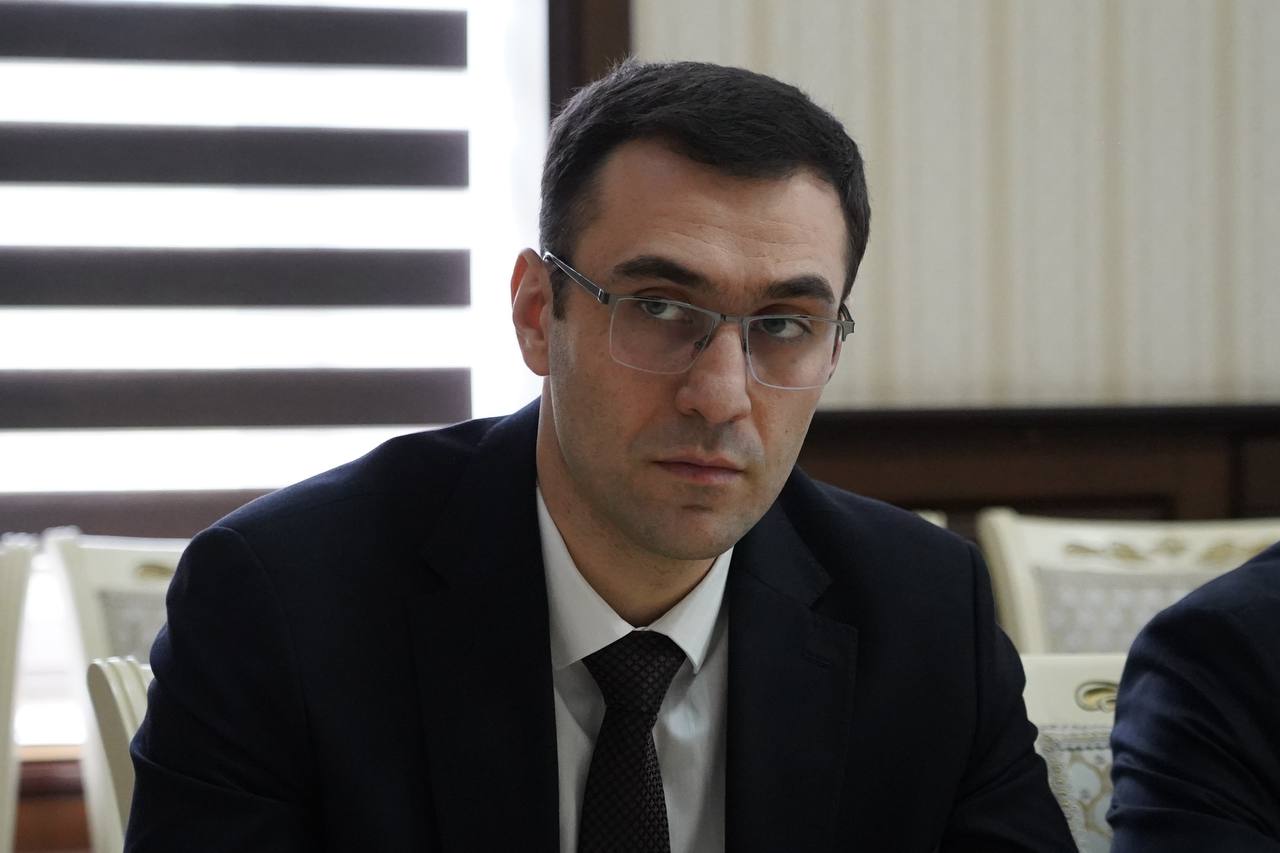 Сегодня, 5 декабря, в конференц-зале администрации Дербента в рамках Дня добровольца России состоялась церемония награждения отличившихся волонтеров города Сегодня, 5 декабря, в конференц-зале администрации Дербента в рамках Дня добровольца России состоялась церемония награждения отличившихся волонтеров города