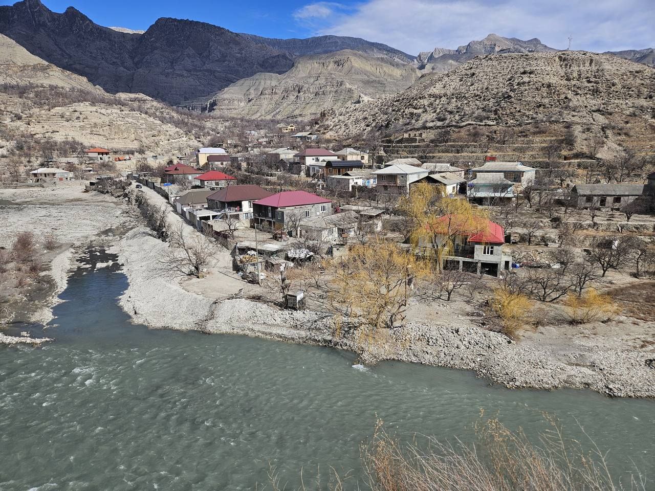 Специалисты водохозяйственных учреждений Дагестана в селе Чирката Гумбетовского района по итогам обследования установили необходимость срочных руслоочистительных работ