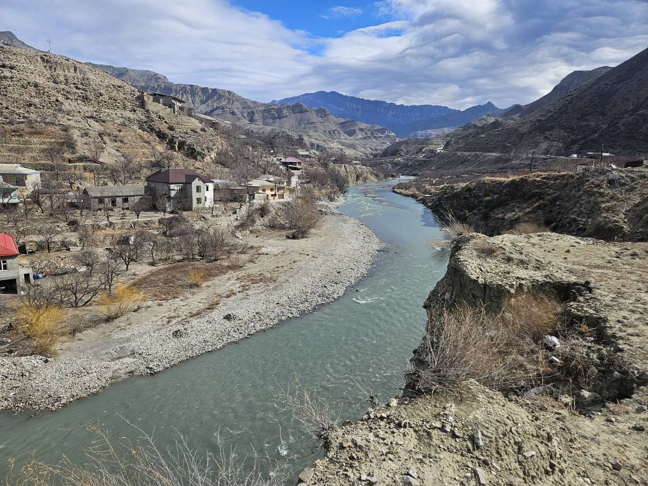 Специалисты водохозяйственных учреждений Дагестана в селе Чирката Гумбетовского района по итогам обследования установили необходимость срочных руслоочистительных работ Специалисты водохозяйственных учреждений Дагестана в селе Чирката Гумбетовского района по итогам обследования установили необходимость срочных руслоочистительных работ