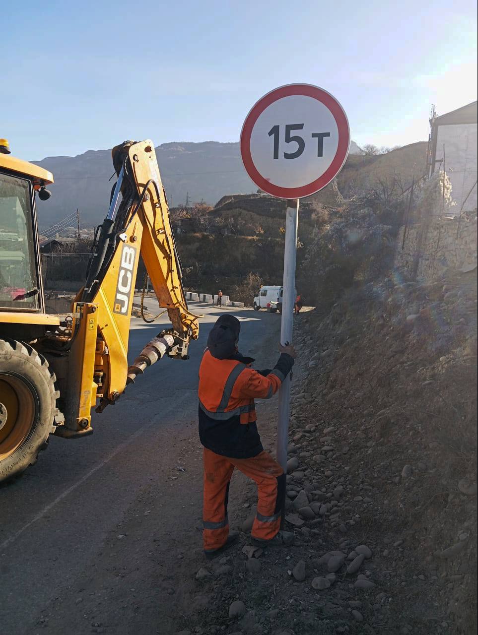 Дорожники Дагестана продолжают работы по благоустройству дорог Дорожники Дагестана продолжают работы по благоустройству дорог