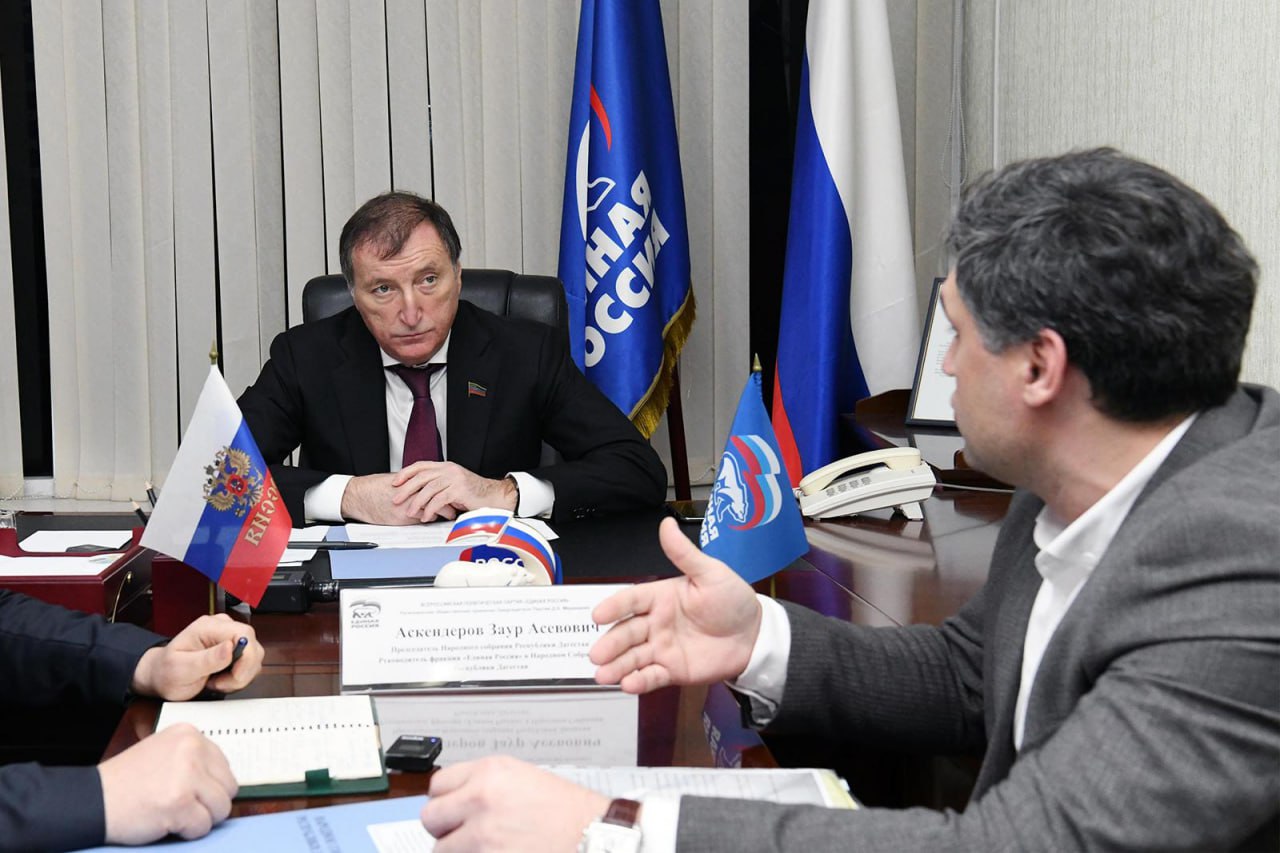 Заур Аскендеров провел прием граждан Заур Аскендеров провел прием граждан