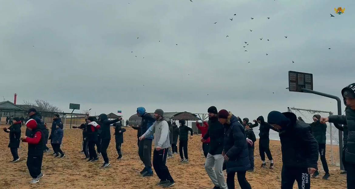 На городском пляже Махачкалы, несмотря на пасмурную погоду, прошла «Зарядка с чемпионом» На городском пляже Махачкалы, несмотря на пасмурную погоду, прошла «Зарядка с чемпионом»