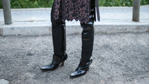 Как растянуть тесные кожаные сапоги, не испортив: поможет аптечное средство