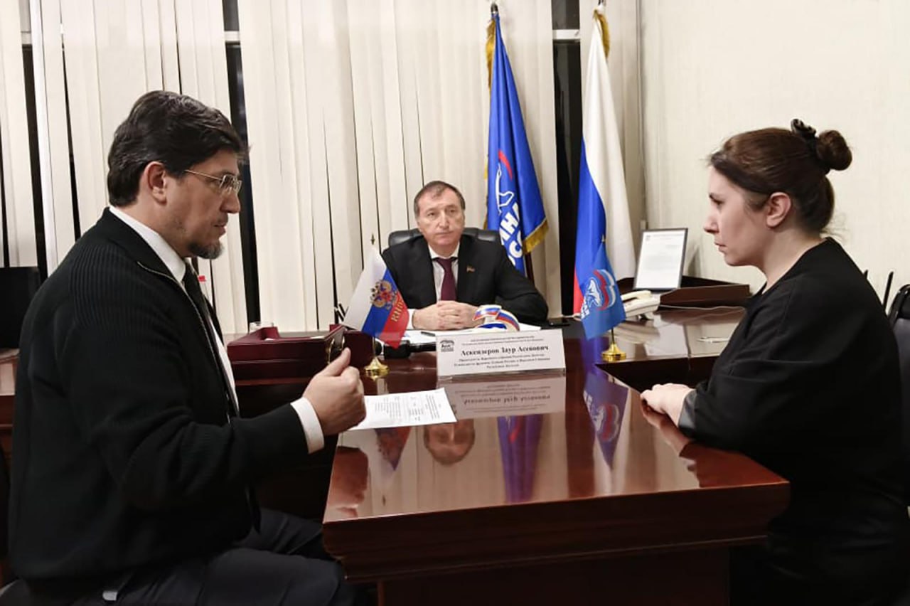 Заур Аскендеров провел прием граждан Заур Аскендеров провел прием граждан