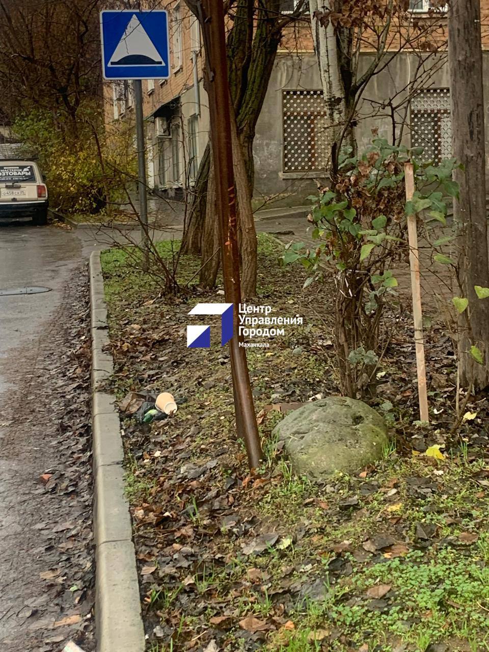 В Махачкале после субботника на улице Жукова на тротуарах были оставлены многочисленные пакеты с мусором В Махачкале после субботника на улице Жукова на тротуарах были оставлены многочисленные пакеты с мусором