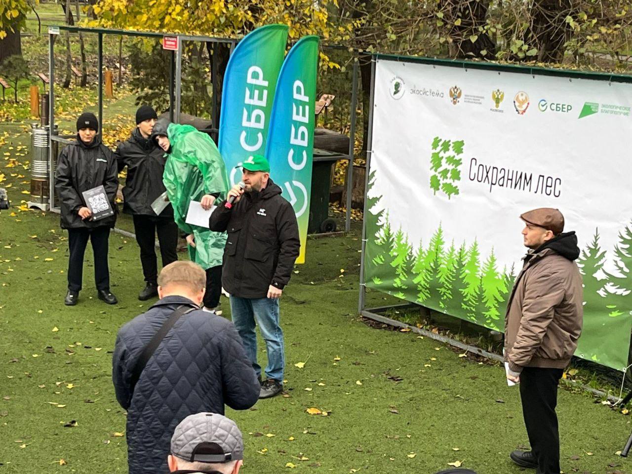 В парке им. Ленинского Комсомола Махачкалы высадили сосны в рамках акции «Сохраним лес» В парке им. Ленинского Комсомола Махачкалы высадили сосны в рамках акции «Сохраним лес»