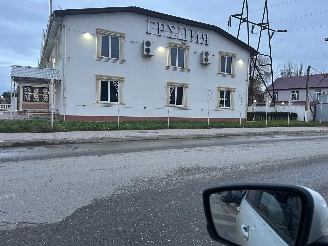 В Каспийске убрали незаконный забор у банкетного зала «Греция» В Каспийске убрали незаконный забор у банкетного зала «Греция»