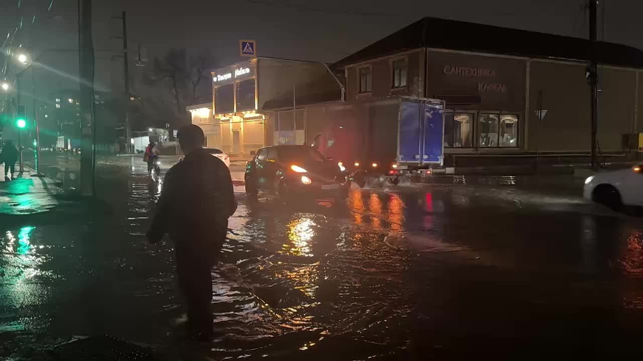 На ул. Бейбулатова специалистами МБУ «Благоустройство» устранено подтопление