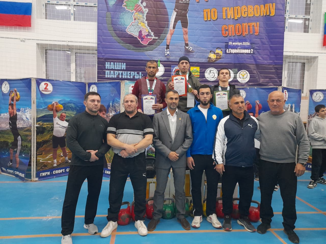 В Сулейман-Стальском районе состоялись республиканские соревнования по гиревому спорту – Чемпионат Дагестана среди мужчин и женщин, а также Первенство республики среди юношей и девушек В Сулейман-Стальском районе состоялись республиканские соревнования по гиревому спорту – Чемпионат Дагестана среди мужчин и женщин, а также Первенство республики среди юношей и девушек