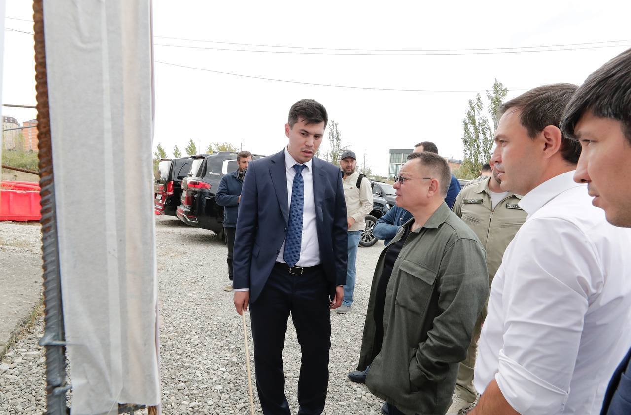 Сегодня свой день рождения отмечает Министр строительства и ЖКХ РФ Ирек Энварович Файзуллин Сегодня свой день рождения отмечает Министр строительства и ЖКХ РФ Ирек Энварович Файзуллин